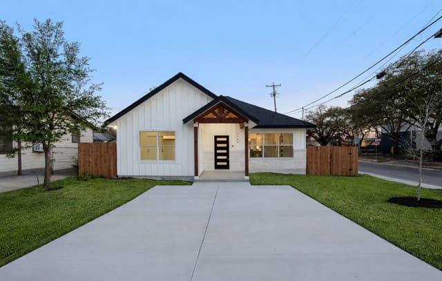 3-bedroom rental at 1742 Basse in San Antonio, TX — photo 1