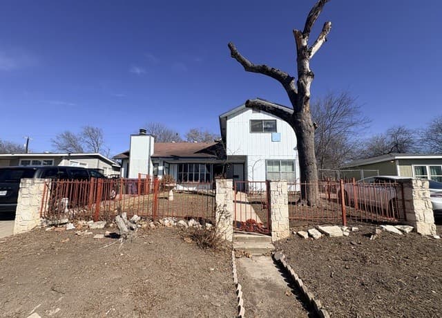 4-bedroom rental at 202 Saxon in San Antonio, TX — photo 1