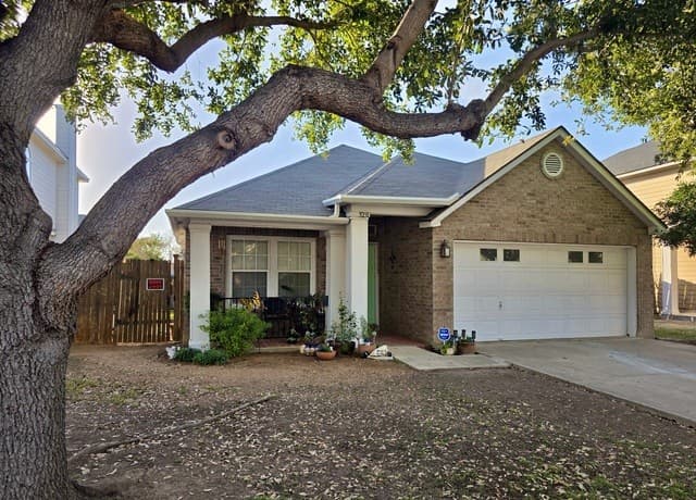 3-bedroom rental at 5231 Canary in San Antonio, TX — photo 1