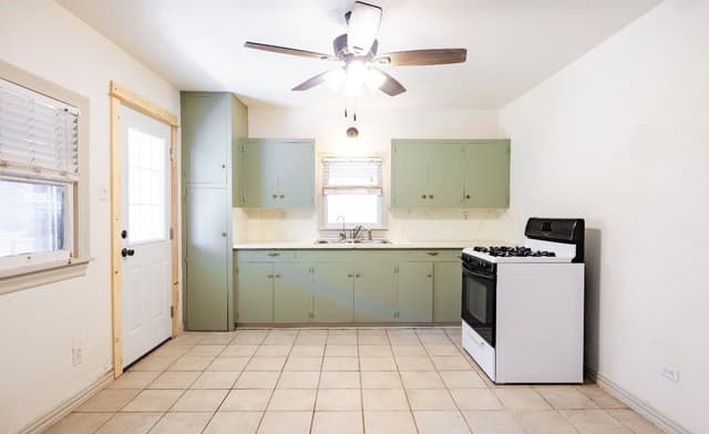2-bedroom rental at 149 Carroll in Poth, TX — photo 5