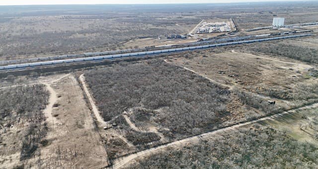 rental at 569 Gutierrez Ln in Floresville, TX — photo 5