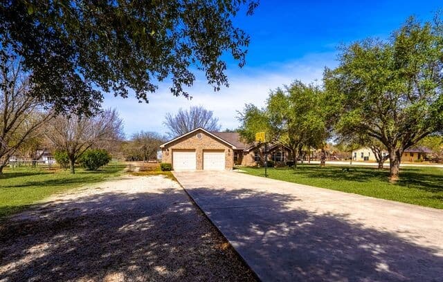 Home for sale at 248 Hunters Dawn Dr in La Vernia, TX — photo 2