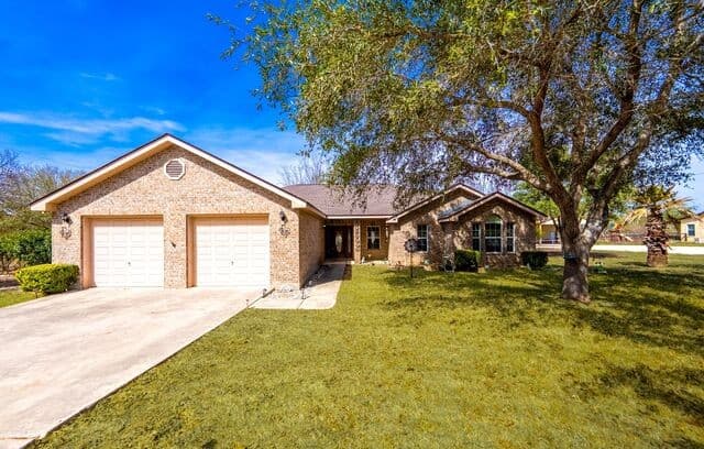Home for sale at 248 Hunters Dawn Dr in La Vernia, TX — photo 3