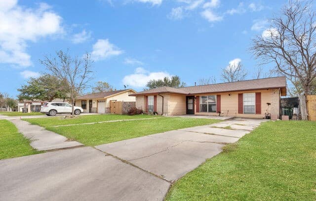 3-bedroom rental at 5858 Castle Hunt in San Antonio, TX — photo 2