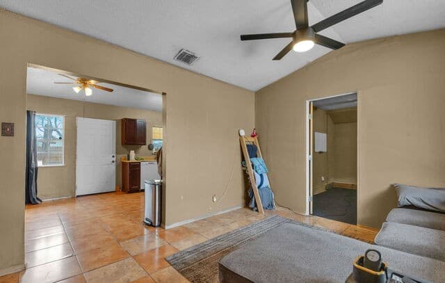 3-bedroom rental at 5858 Castle Hunt in San Antonio, TX — photo 3