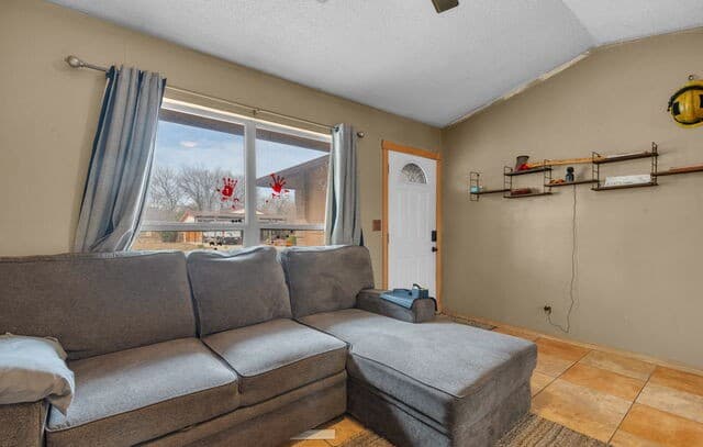 3-bedroom rental at 5858 Castle Hunt in San Antonio, TX — photo 4