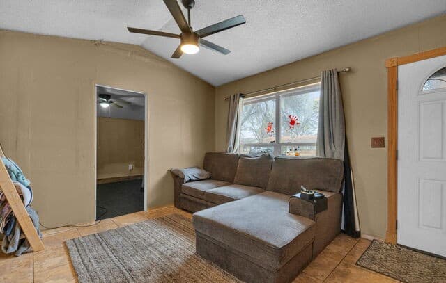 3-bedroom rental at 5858 Castle Hunt in San Antonio, TX — photo 5
