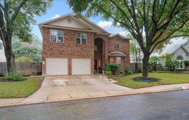 3-bedroom rental at 16323 Rangerider in San Antonio, TX — photo 2