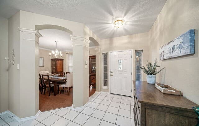 3-bedroom rental at 16323 Rangerider in San Antonio, TX — photo 5