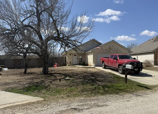 3-bedroom rental at 108 Ocotillo in Jourdanton, TX — photo 1