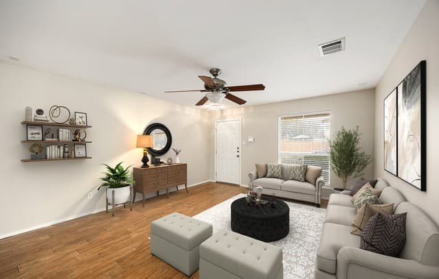 Home for sale at 10111 Sparrow Way in Universal City, TX — photo 4