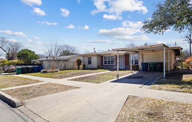 3-bedroom rental at 210 Dryden in San Antonio, TX — photo 1