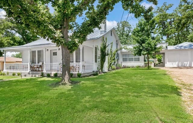 Home for sale at 508 N Orange St in Fredericksburg, TX — photo 2