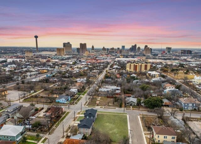 rental at 903/907 Dawson in San Antonio, TX — photo 2