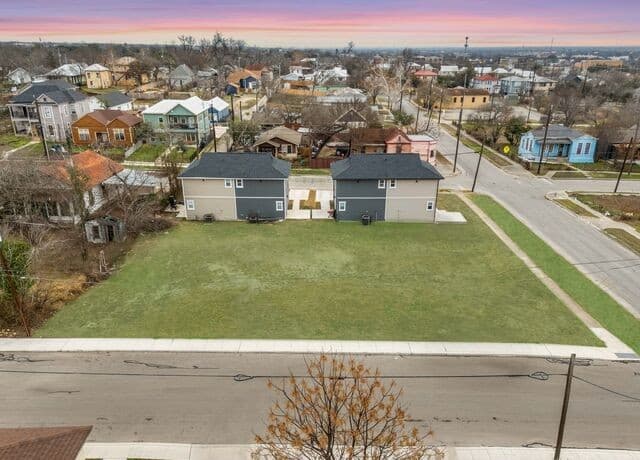 rental at 903/907 Dawson in San Antonio, TX — photo 4