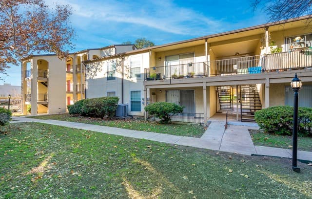 3-bedroom rental at 8702 Village Unit 106 in San Antonio, TX — photo 2