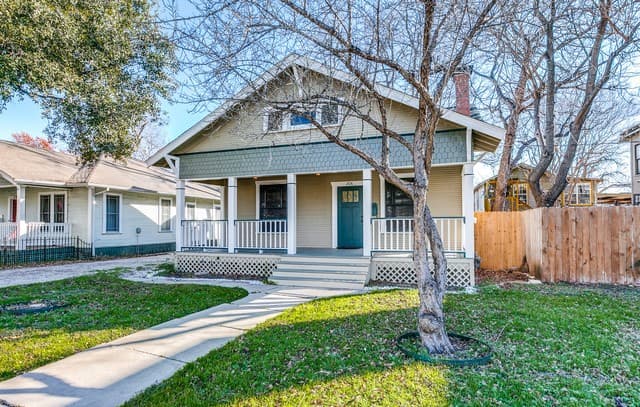 2-bedroom rental at 204 Queen Anne in San Antonio, TX — photo 1