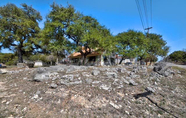 3-bedroom rental at 1009 Tanglewood in Spring Branch, TX — photo 3
