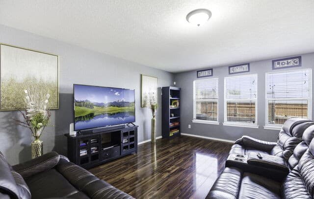 4-bedroom rental at 408 Gatewood CLf in Cibolo, TX — photo 5
