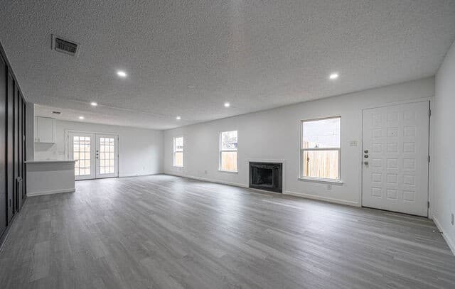 4-bedroom rental at 9131 Valley Ridge in San Antonio, TX — photo 2