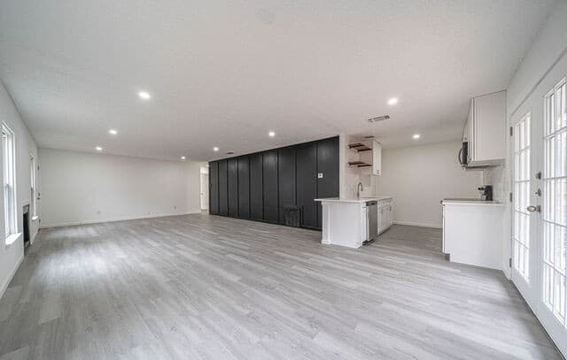 4-bedroom rental at 9131 Valley Ridge in San Antonio, TX — photo 3