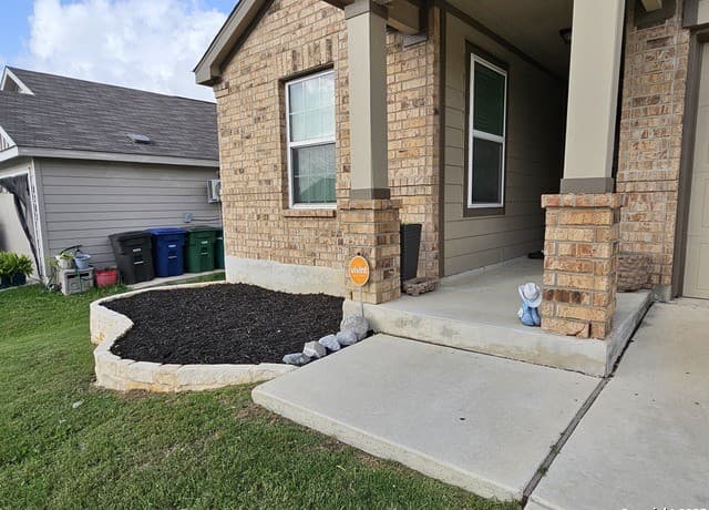 3-bedroom rental at 8235 Glasgow in San Antonio, TX — photo 2