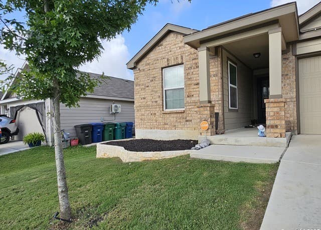 3-bedroom rental at 8235 Glasgow in San Antonio, TX — photo 3