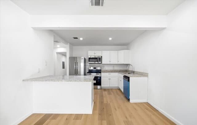 3-bedroom rental at 2243 Hays in San Antonio, TX — photo 4