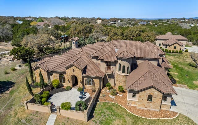 Home for sale at 104 Falcon Crst in Boerne, TX — photo 2