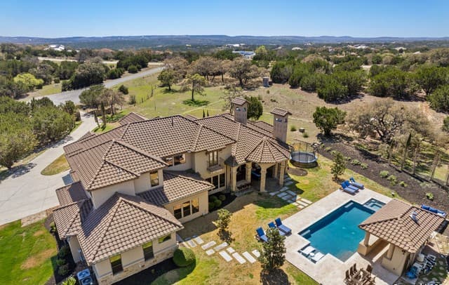 Home for sale at 104 Falcon Crst in Boerne, TX — photo 5