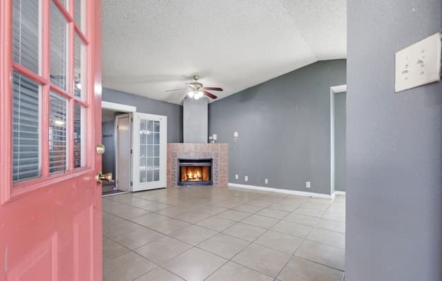 4-bedroom rental at 6086 Glacier Sun in San Antonio, TX — photo 5