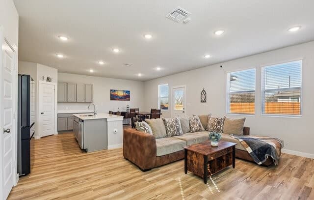 4-bedroom rental at 5703 Topaz Way in San Antonio, TX — photo 5