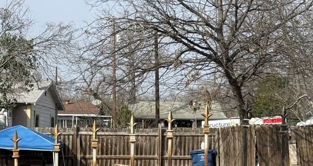 rental at 3127 W. Travis in San Antonio, TX — photo 2