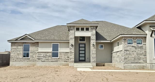 Home for sale at 105 Oakmont Ln in La Vernia, TX — photo 2