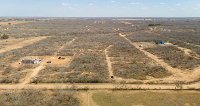 rental at 1826 County Road 2537 in Moore, TX — photo 2