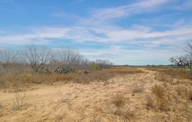 rental at 1826 County Road 2537 in Moore, TX — photo 5