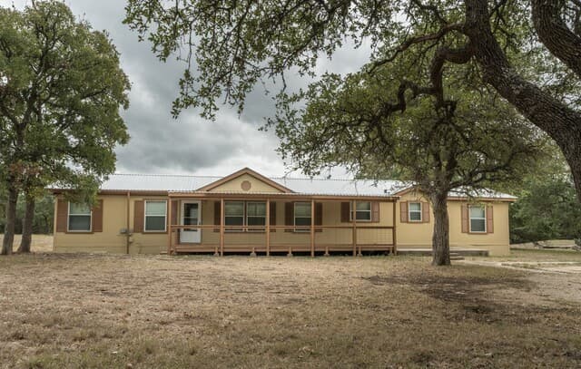 3-bedroom rental at 950 Rebecca Springs in Spring Branch, TX — photo 2