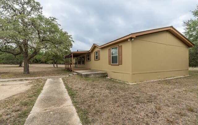 3-bedroom rental at 950 Rebecca Springs in Spring Branch, TX — photo 5