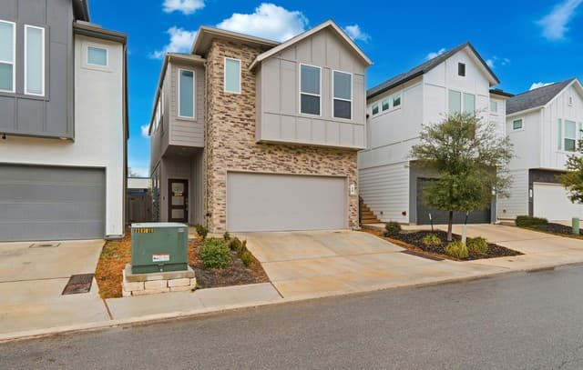 3-bedroom rental at 8851 Oakland Unit 10 in San Antonio, TX — photo 5