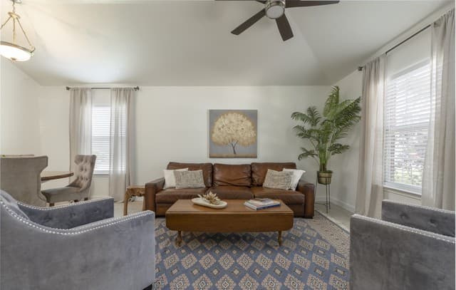 3-bedroom rental at 5555 Southern Oaks in San Antonio, TX — photo 3