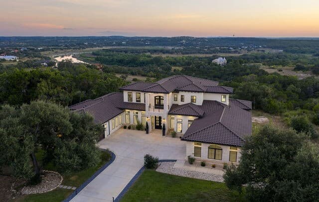 5-bedroom rental at 1178 Mystic Pkwy in Spring Branch, TX — photo 2
