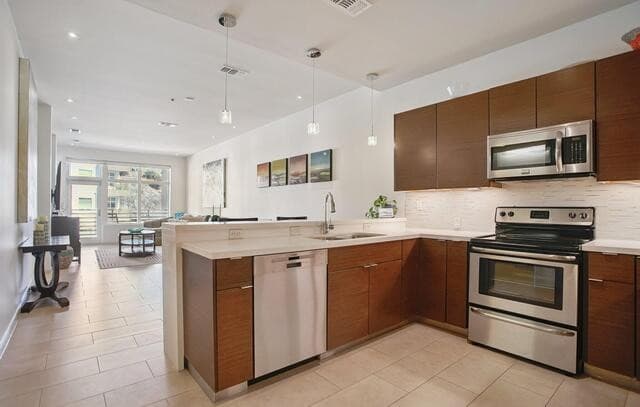 3-bedroom rental at 17902 La Cantera Unit UNIT 216 in San Antonio, TX — photo 2
