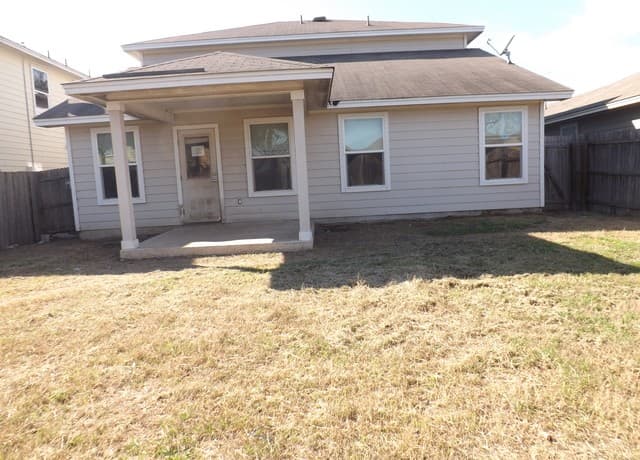 4-bedroom rental at 3510 Glacier Lake in San Antonio, TX — photo 4