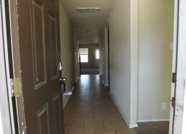 4-bedroom rental at 3510 Glacier Lake in San Antonio, TX — photo 5