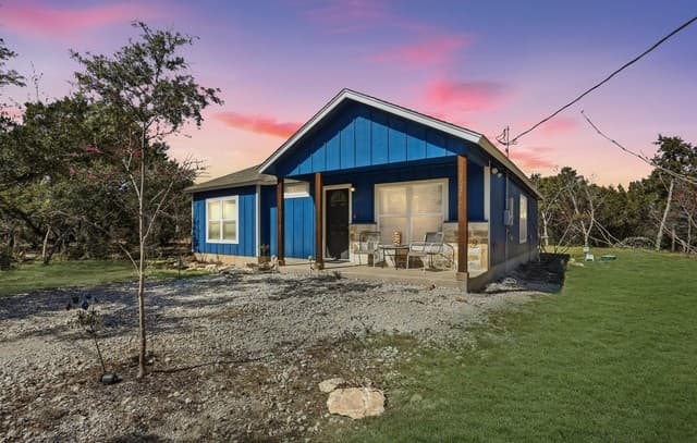 3-bedroom rental at 341 Ridge in Spring Branch, TX — photo 1