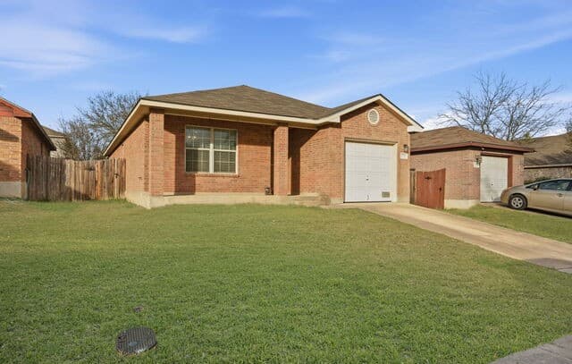 3-bedroom rental at 10727 Shaencrossing in San Antonio, TX — photo 2