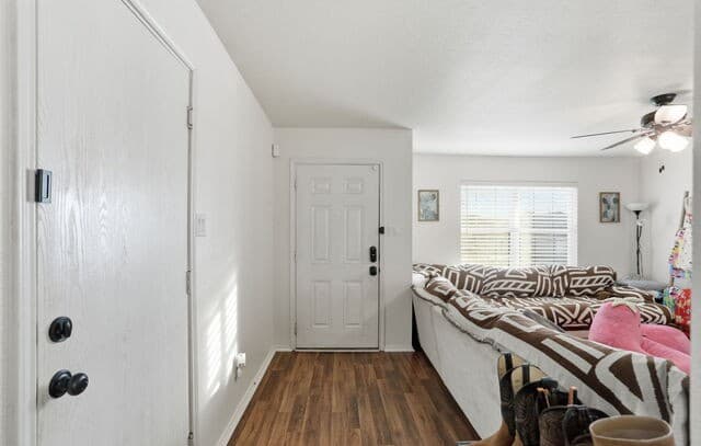 3-bedroom rental at 10727 Shaencrossing in San Antonio, TX — photo 5