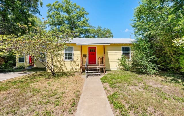 2-bedroom rental at 513 W Rosewood Ave in San Antonio, TX — photo 1