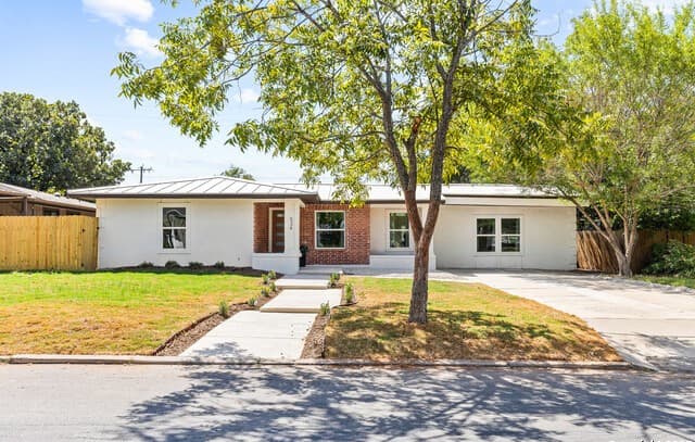 Home for sale at 534 Brightwood Pl in San Antonio, TX — photo 2