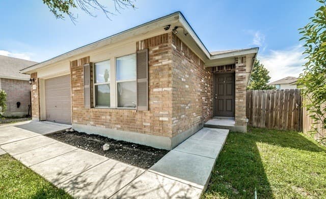 3-bedroom rental at 9651 Kennebec in San Antonio, TX — photo 2